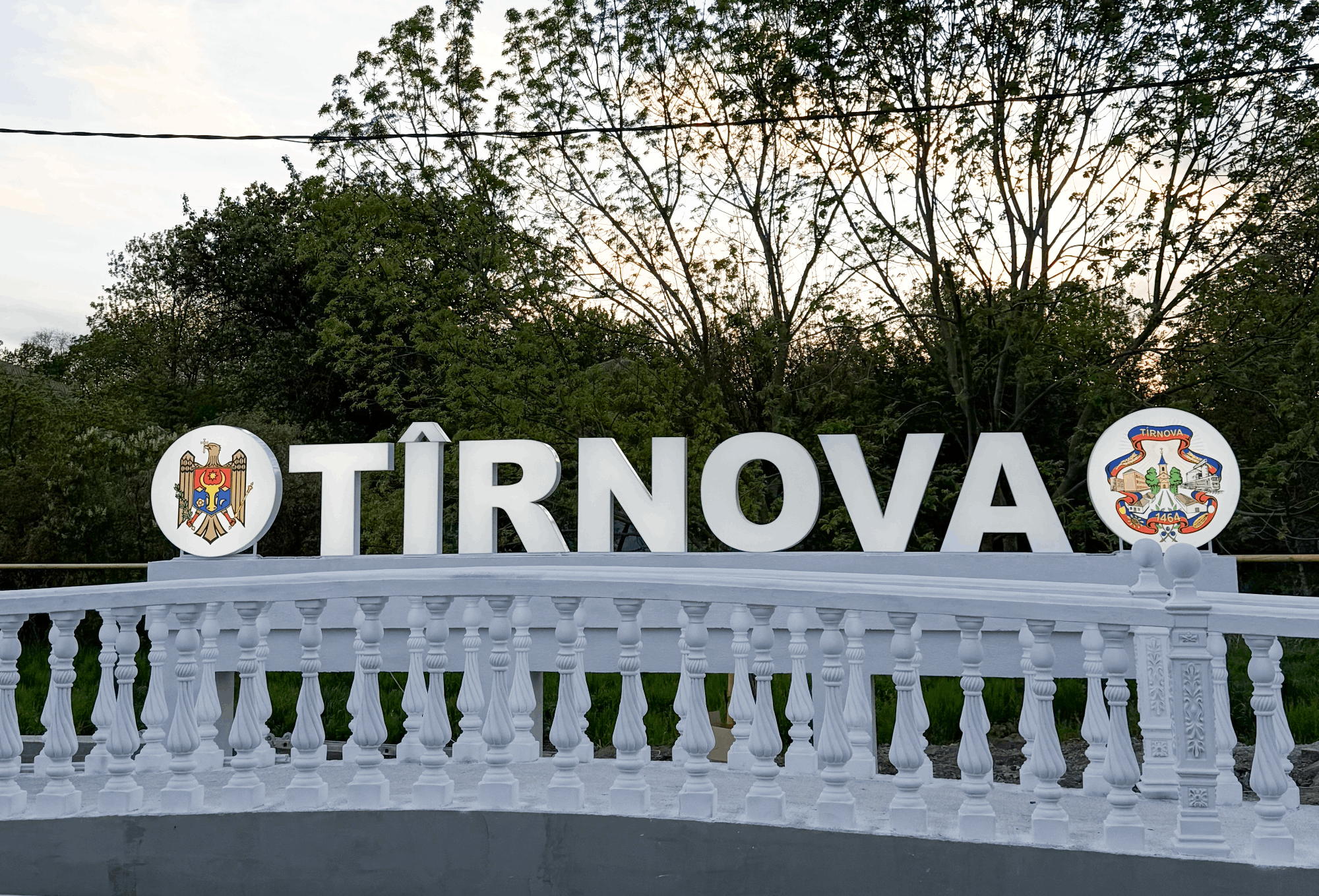 Litere Volumetrice: Tîrnova
