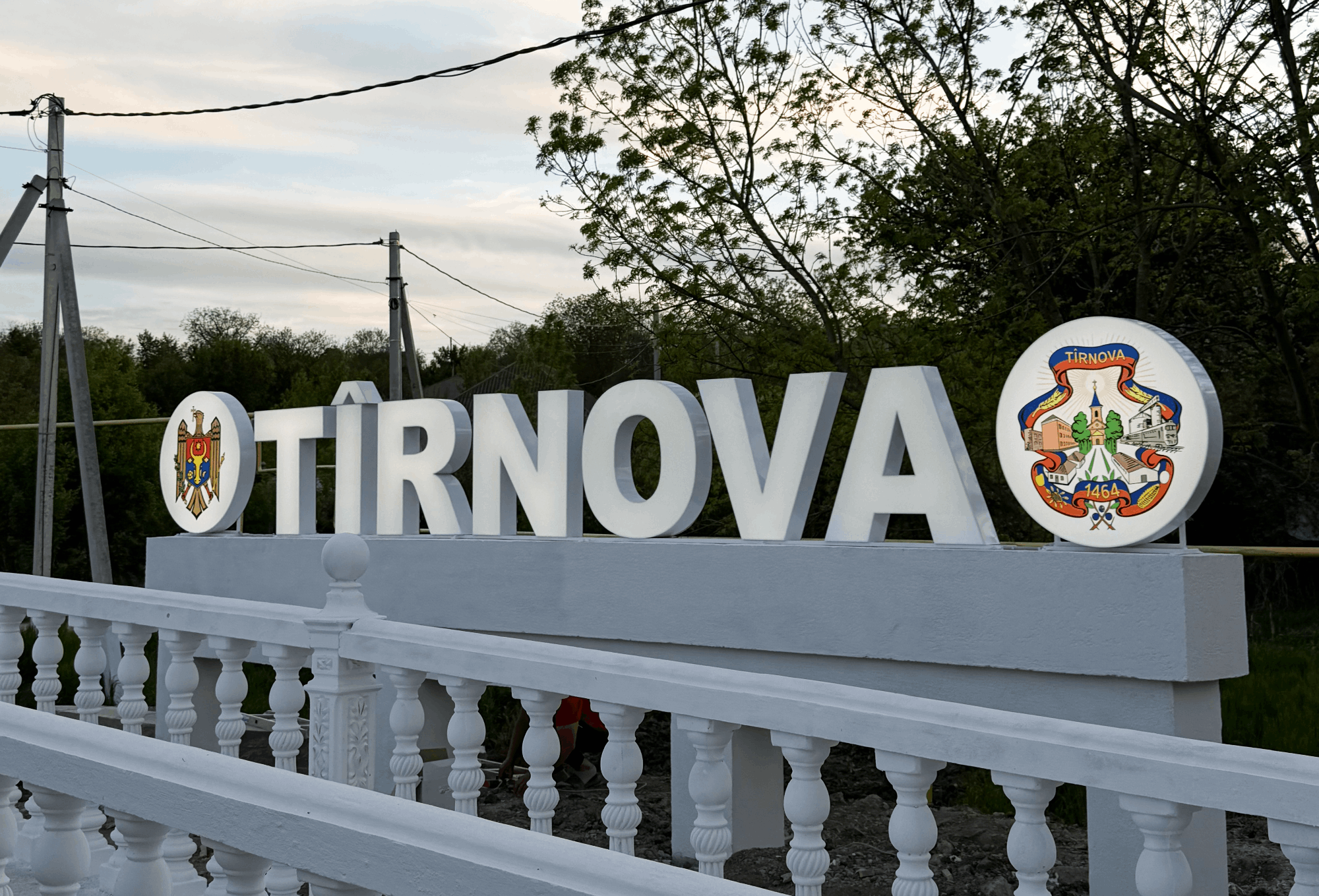 Litere Volumetrice: Tîrnova